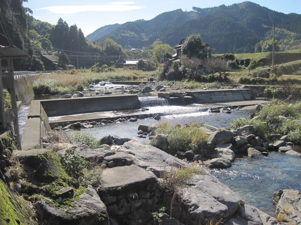 堰を利用した小水力発電